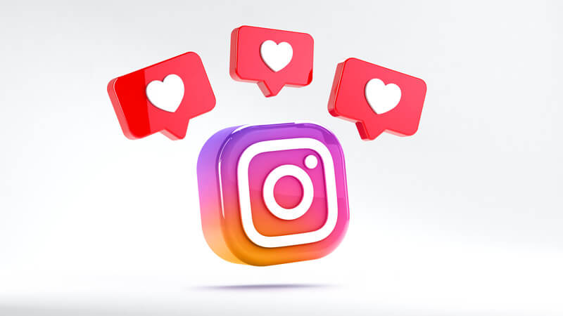 Instagram'da organik büyüme için içerik planlayan işletme sahibi